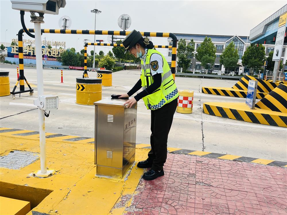 日常打掃車道衛生，保持整潔車道環境